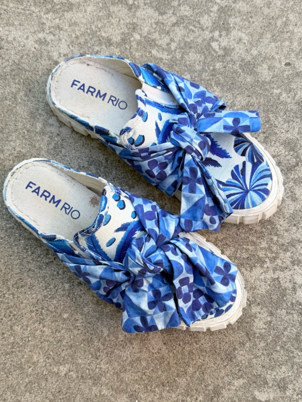 Farm Rio Mule Sneaker Slip On Shoes Size 8 or 38.5 White Blue Floral